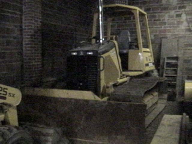 dozer.jpg (38134 bytes)